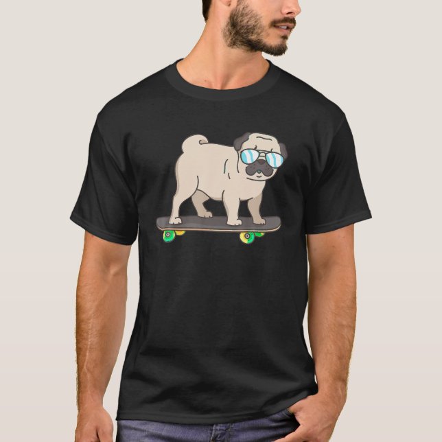 Skateboarding Pug Shirt Pug Hund på Skateboard Rol T Shirt (Framsida)