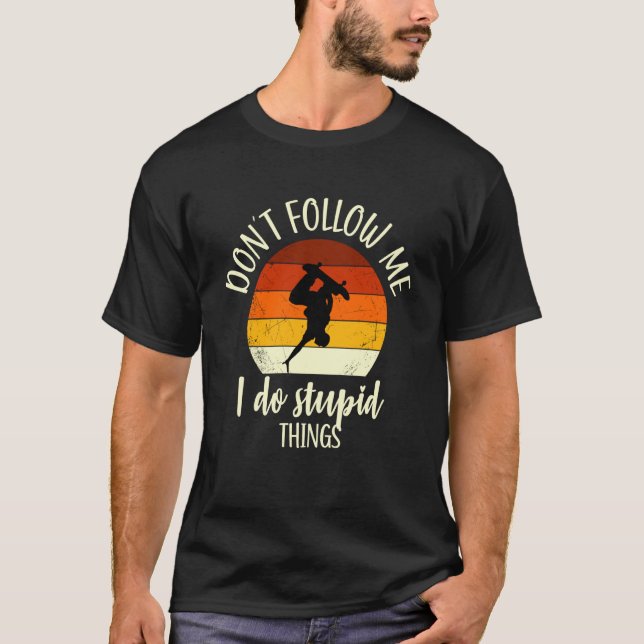 Skater Does Stupid Things Skater Saying Skater Ska T Shirt (Framsida)