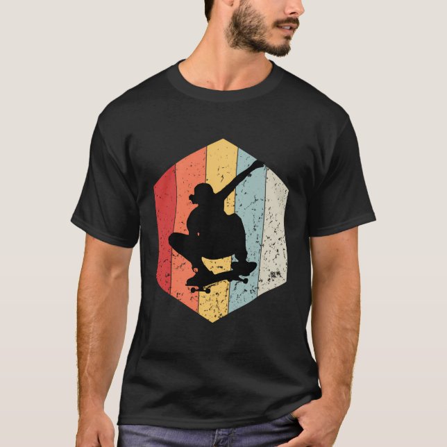 Skater med Roligt Retro Sunset Skateboard Gift te T Shirt (Framsida)