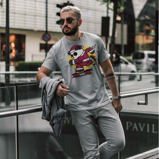 Skating Santa Panda T Shirt (Skapare uppladdad)