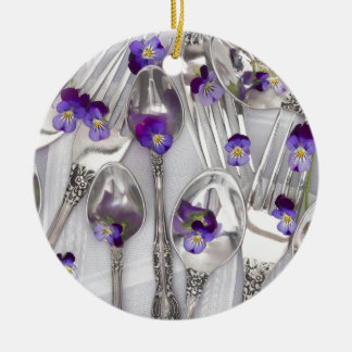 skedar och dela sig med violets julgransprydnad keramik