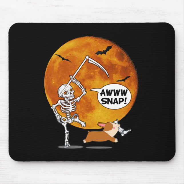 Skeleton Brken Leg Halloween Corgi Reaper Scythe Musmatta (Framsidan)