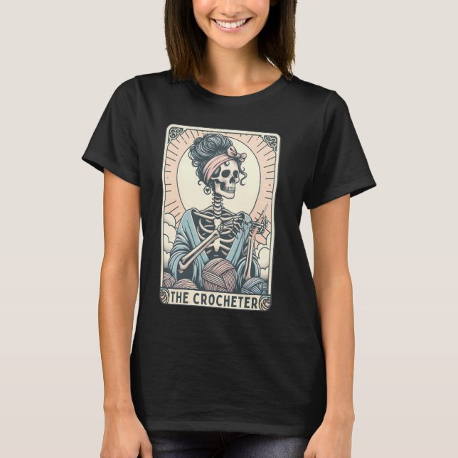 Skeleton Crocheter Mamma Tarot Card Knitter Croc T Shirt (Framsida)