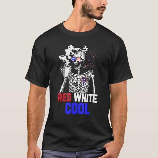 Skeleton Drinking Coffee 4th of July Cool Red And  T Shirt (Framsida)