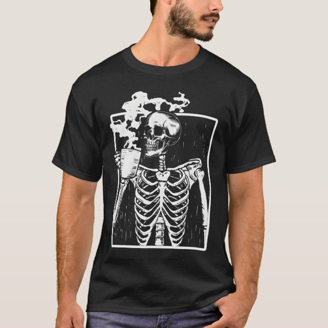 Skeleton Drinking Coffee Back White T Shirt (Framsida)