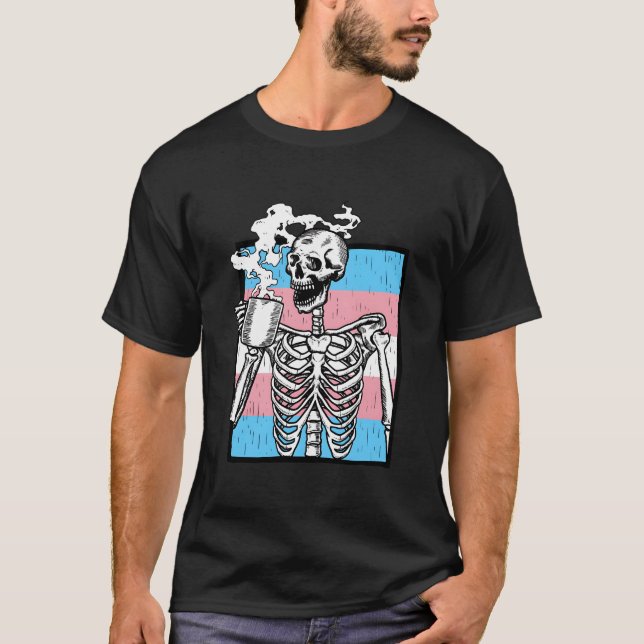 Skeleton Drinking Coffee Lgbt-Q Transgender Pride  T Shirt (Framsida)