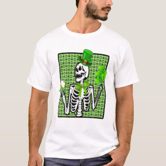 Skeleton Drinking Grönt Beer St. Patricks Day Iris T Shirt
