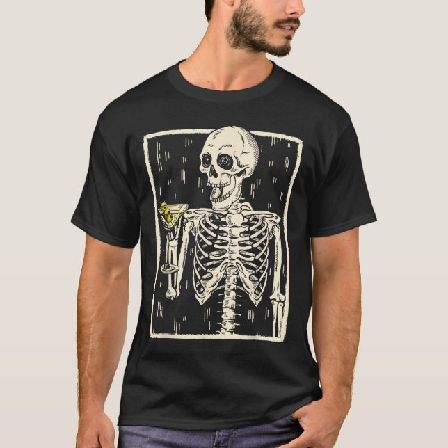 Skeleton Drinking Martini Svan Retro Halloween Cos T Shirt (Framsida)