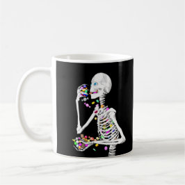 Skeleton Eating Halloween Candy Kaffemugg