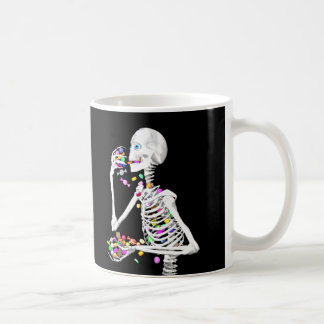 Skeleton Eating Halloween Candy Kaffemugg