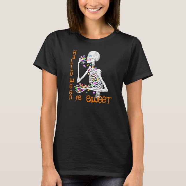 Skeleton Eating Halloween Candy Tee (Framsida)