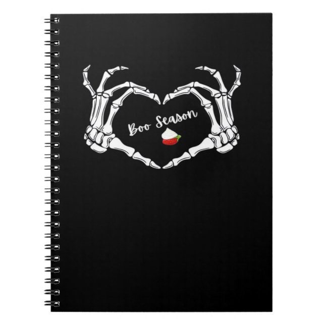 Skeleton Hand Heart Boo Season Classic Anteckningsbok (Framsidan)