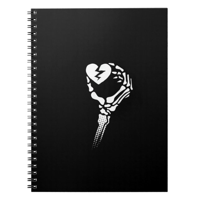 Skeleton Hand Holding Heart Anteckningsbok (Framsidan)