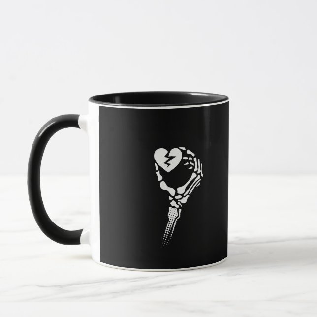 Skeleton Hand Holding Heart Mugg (Vänster)
