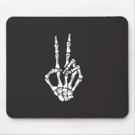 Skeleton hand med Fredstecken på Musmatta