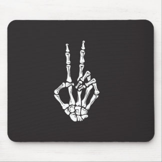 Skeleton hand med Fredstecken på Musmatta