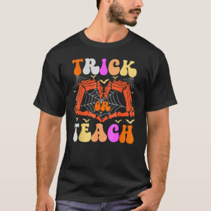 Skeleton Hand Trick eller Teach Ghost Teacher Hall T Shirt