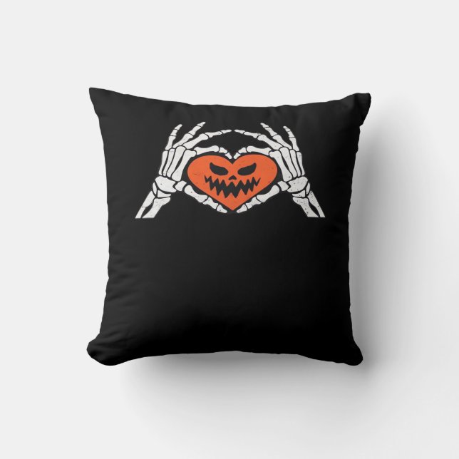 Skeleton Händer A Spooky Halloween Heart Classic Kudde (Framsida)