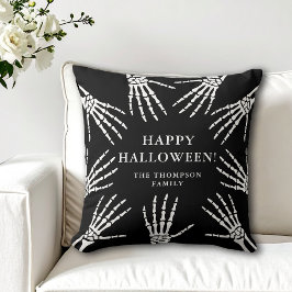 Skeleton Händer Family Namn Happy halloween Black Kudde