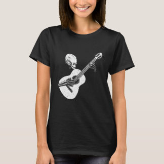 Skeleton Head som spelar akustisk Sten på hans git T Shirt