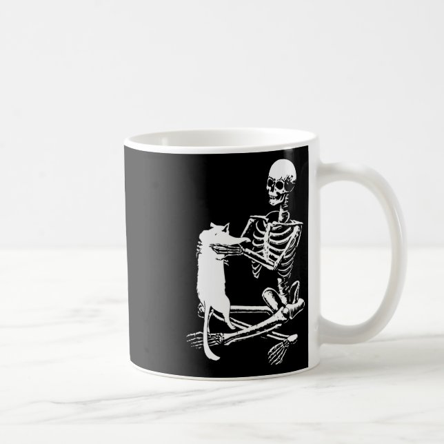 Skeleton Holding A Cat Shirt Lazy Halloween Costum Kaffemugg (Höger)