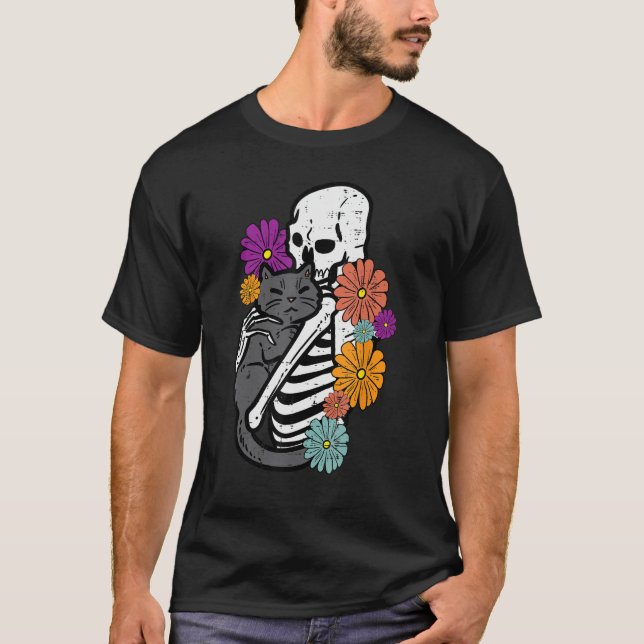 Skeleton Hugging Black Cat Flowers Halloween Women T Shirt (Framsida)