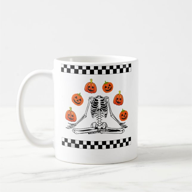 Skeleton Juggling Pumpkin Head Funny Skeleton Hall Kaffemugg (Vänster)