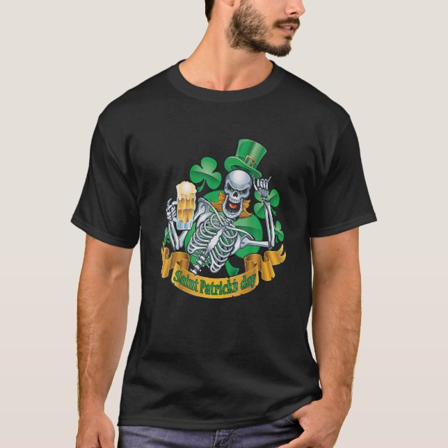 Skeleton Leprechaun With Shamrock Beer For St Patr T Shirt (Framsida)