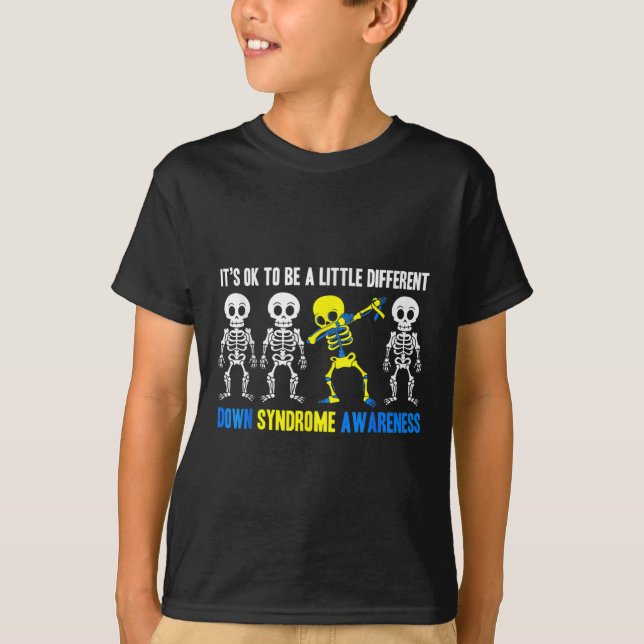 Skeleton Little Different Down Syndrome Awareness T Shirt (Framsida)