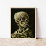 Skeleton med brännande cigarett | Van Gogh Poster<br><div class="desc">Skullet av en Skeleton med Burning Cigarette (1886) av den nederländske postimponerande konstnären Vincent Van Gogh. Den ursprungliga målningen är en olja på arbetsytan, troligen från Van Goghs kort-livstid i teckning kurser vid konstakademin i Antwerpen. Den brinnande cigaretten var förmodligen tänkt som ett skämt, kanske som en kommentar till konservativets...</div>