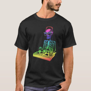 Skeleton med hörlurar och solglasögon, blandare, d t shirt