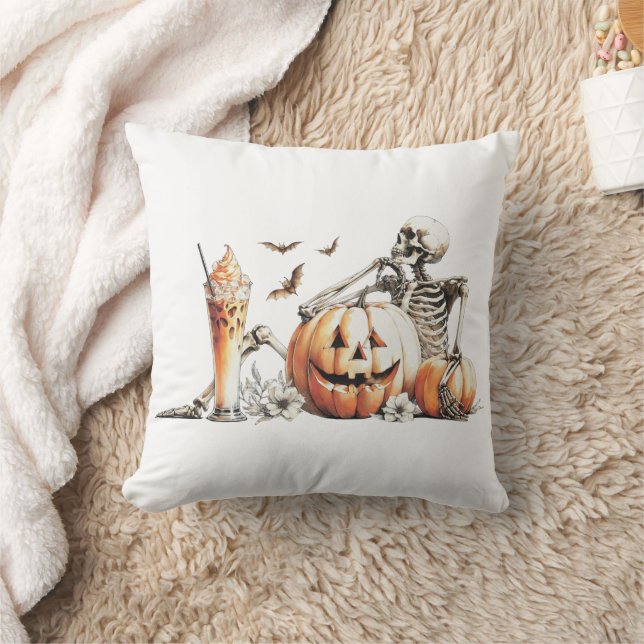 Skeleton med pumpa och dryck. Halloween. Kudde (Filt)