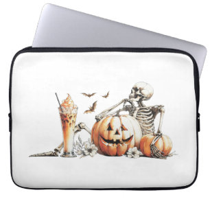 Skeleton med pumpa och dryck. Halloween. Laptop Fodral