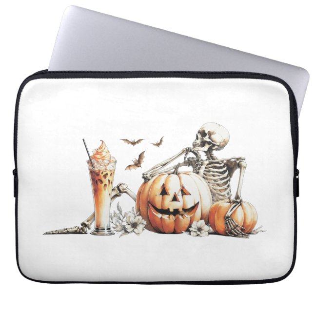 Skeleton med pumpa och dryck. Halloween. Laptop Fodral (Framsidan)
