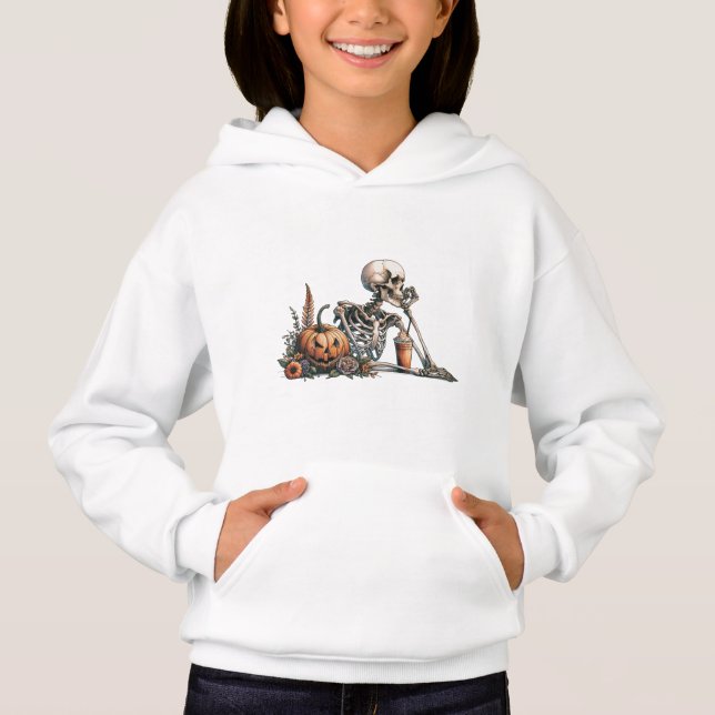 Skeleton med pumpa och dryck. Halloween T Shirt (Framsida)
