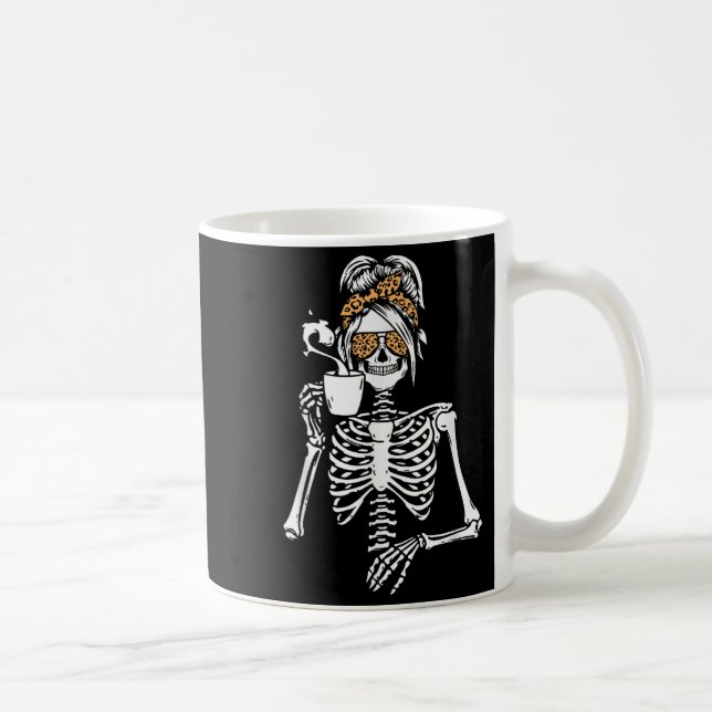 Skeleton Messy Bun Coffee Drinking Halloween Costu Kaffemugg (Höger)