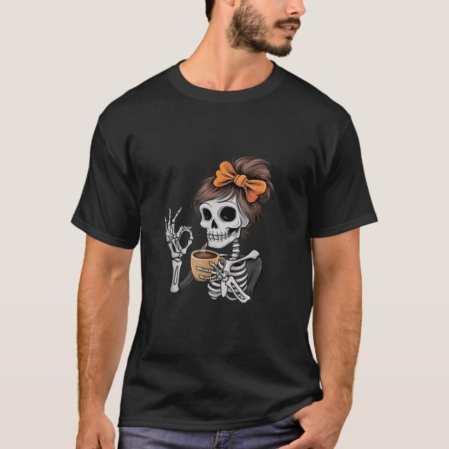 Skeleton Messy Bun Coffee Kärlek T Shirt (Framsida)