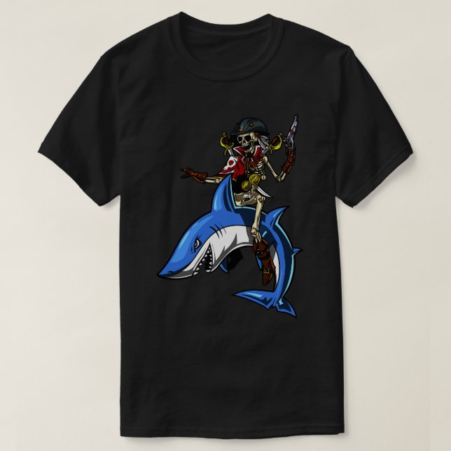 Skeleton Pirat Riding Shark T Shirt (Design framsida)