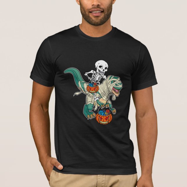Skeleton Riding Dinosaur Mummy Pumpkin Halloween T Shirt (Framsida)