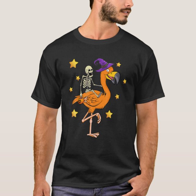 Skeleton Riding Flamingo Funny Halloween 2021 T Shirt (Framsida)