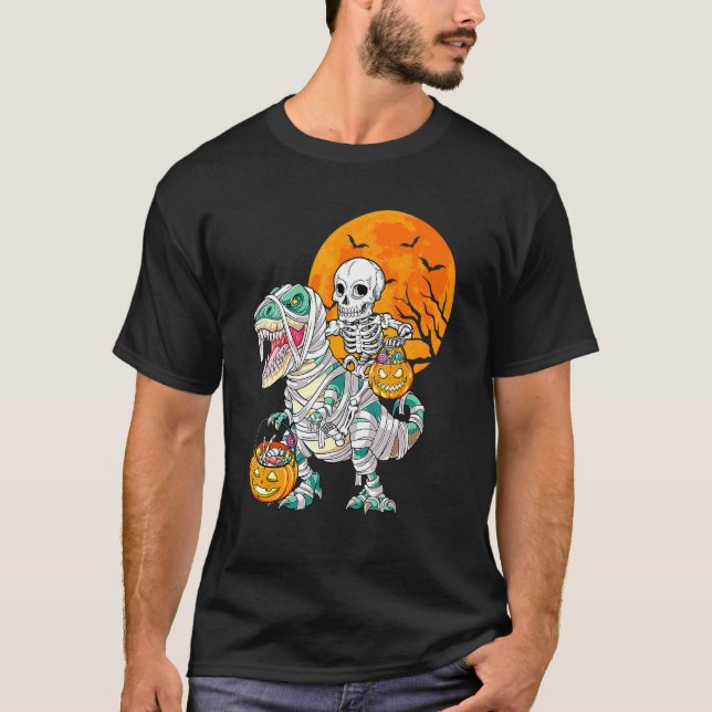 Skeleton Riding Mummy Dinosaur Rex Halloween Pump T Shirt (Framsida)