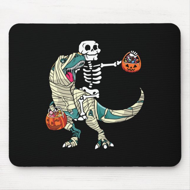 Skeleton Riding Mummy Dinosaur T Rex Halloween Fun Musmatta (Framsidan)