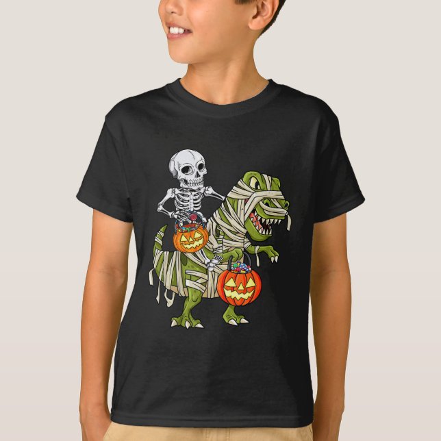 Skeleton Riding Mummy Dinosaur T Rex Halloween Fun Shirt (Framsida)