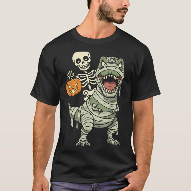 Skeleton Riding Mummy Dinosaur T Rex Halloween Fun T Shirt (Framsida)