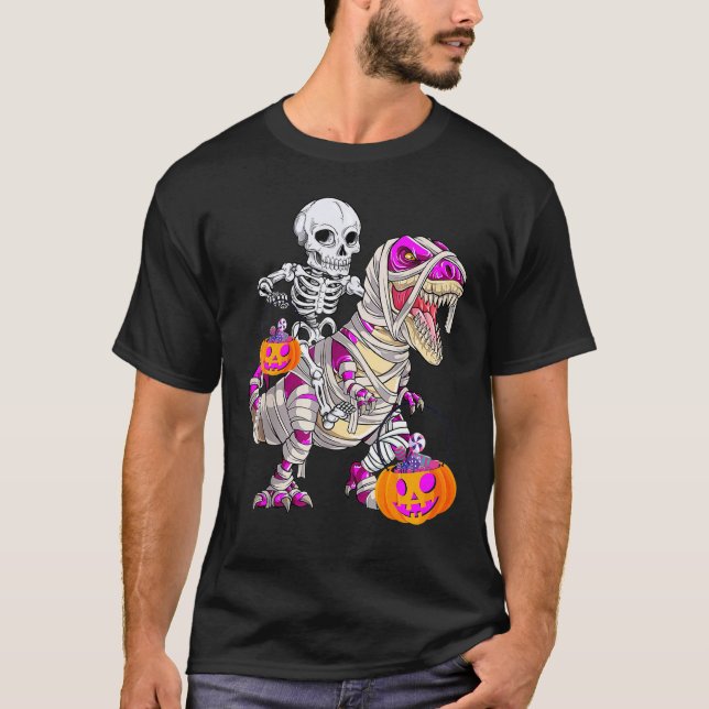 Skeleton Riding Mummy Dinosaur t Rex Halloween Pin T Shirt (Framsida)