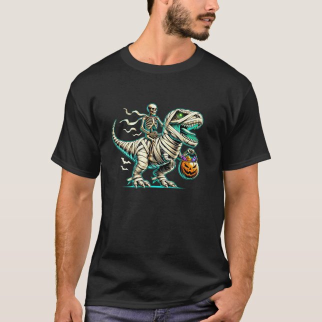 Skeleton Riding Mummy Dinosaur T rex Halloween Rol Shirt (Framsida)