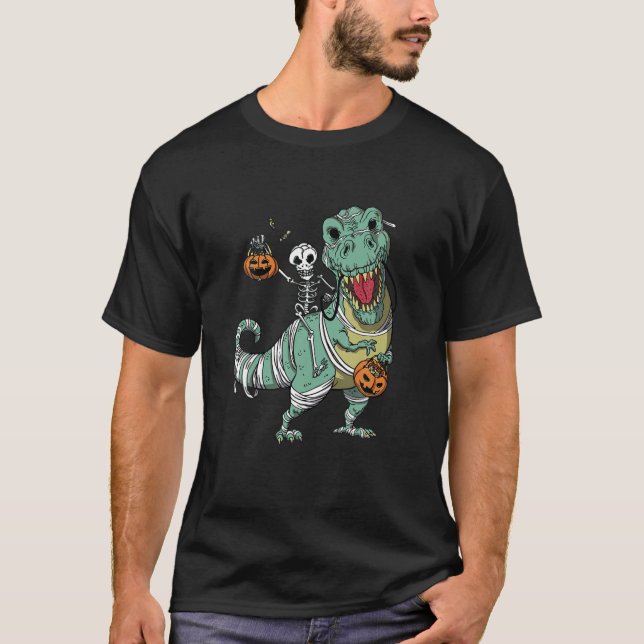 Skeleton Riding Mummy Dinosaur T Rex Halloween Rol Shirt (Framsida)