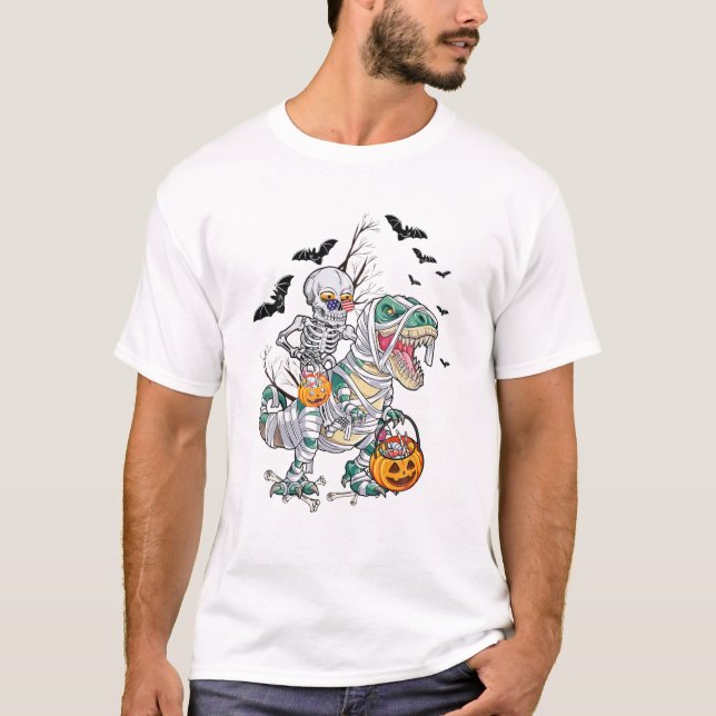 Skeleton Riding Mummy Dinosaur T Rex Halloween Rol Shirt (Framsida)