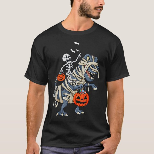 Skeleton Riding Mummy Dinosaur T rex Halloween Rol Shirt (Framsida)