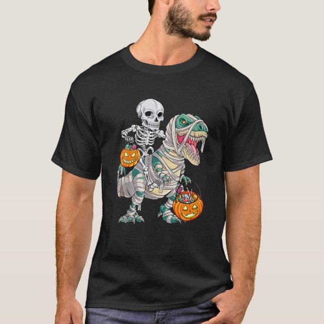 Skeleton Riding Mummy Dinosaur T Rex Halloween Rol Shirt (Framsida)